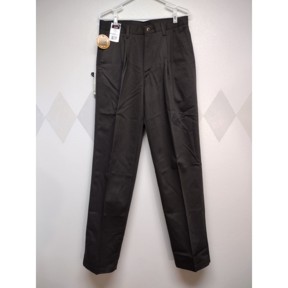 Timber Creek by Wrangler ultimate pleated khakis NWT - Picture 1 of 10